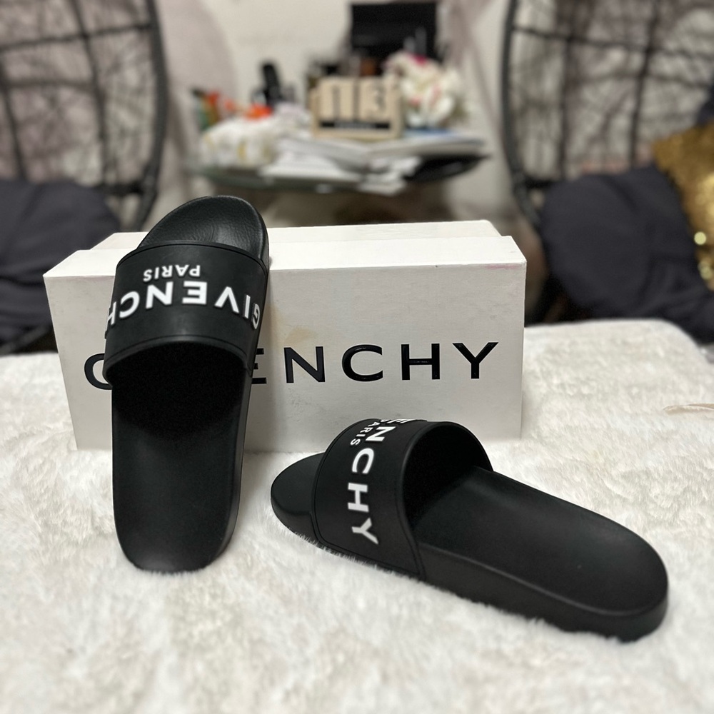 Givenchy Slides in Black